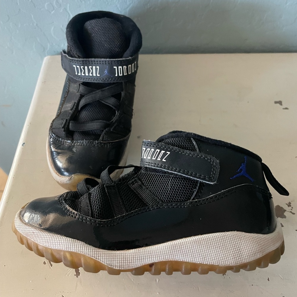 Jordan 11s size 10 little kid